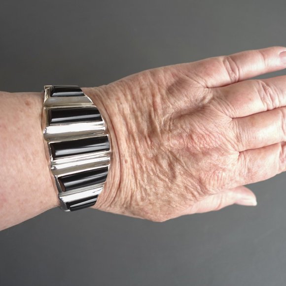 Mexico 64g Pineda-Inspired Sterling Onyx Hinged Cuff - Picture 10 of 14